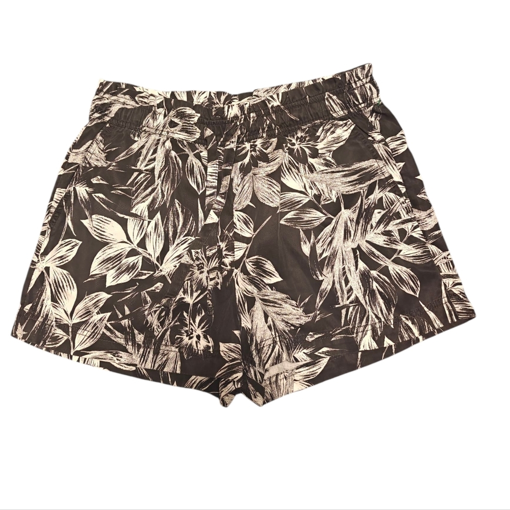 C&C California Women's Black and White Leaf Print Shorts Size L